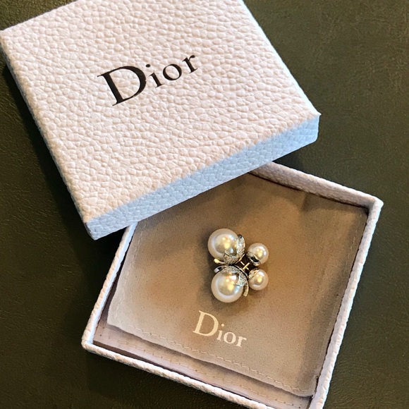 Dior Jewelry - Dior tribal Pearl Crystal earrings